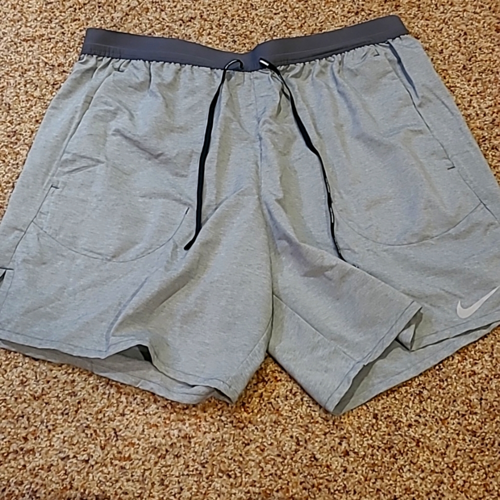 Men's shorts size L. Light grey and dark grey Nike Dri-Fit